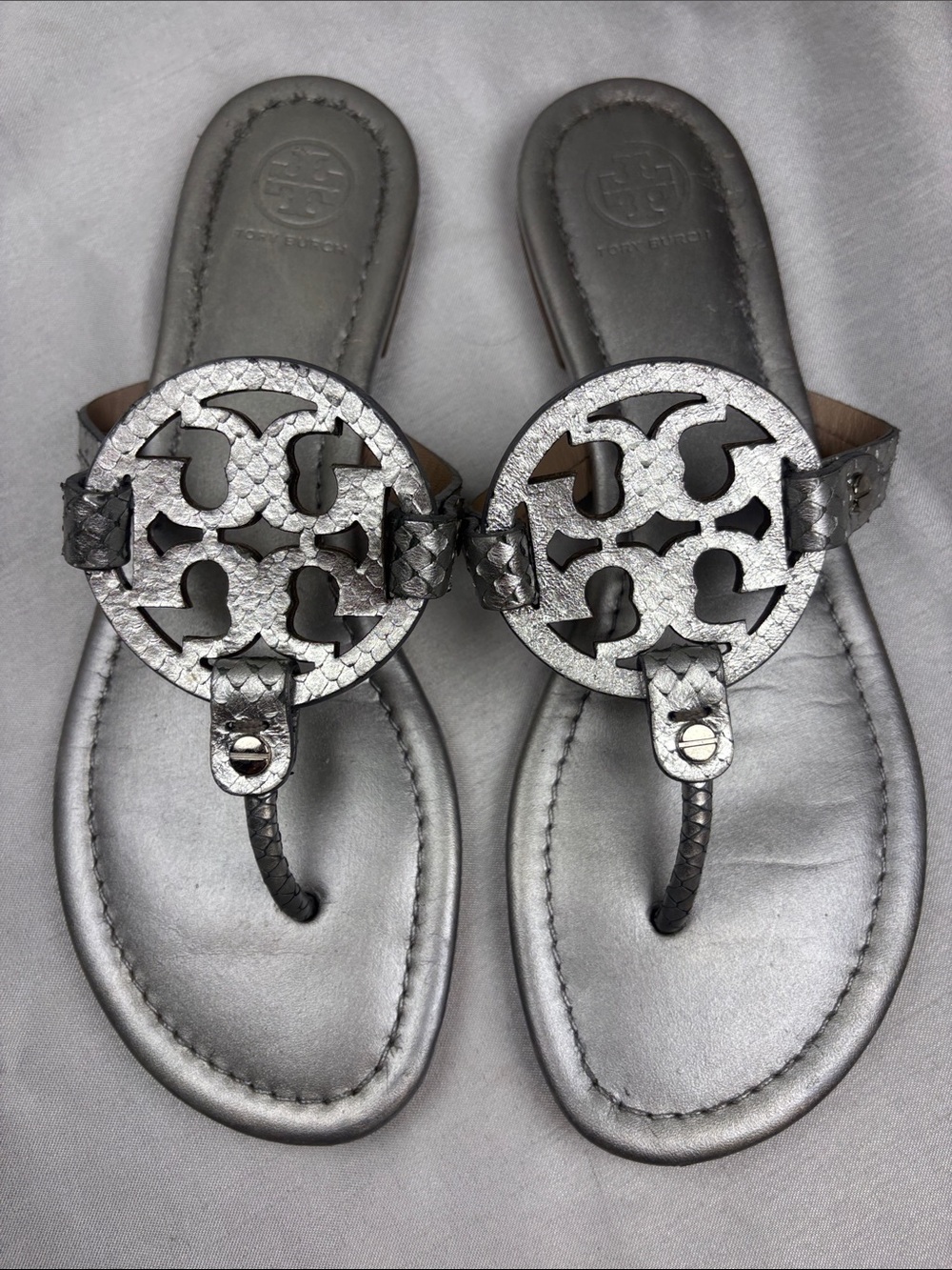 Tory Burch Miller Silver Metallic Logo Thong Sandals - Picture 1 of 11